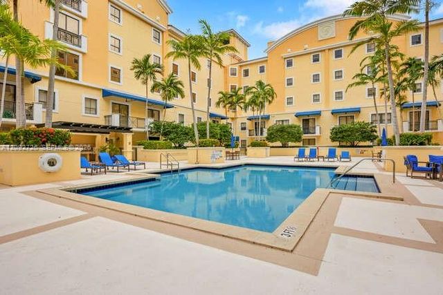 8395 SW 73rd Avenue 104, Miami, FL 33143