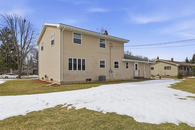 1894 SUSAN AVENUE, Neenah, WI 54956