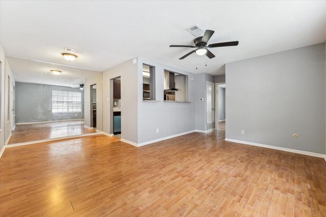 6401 Skyline Drive 28, Houston, TX 77057