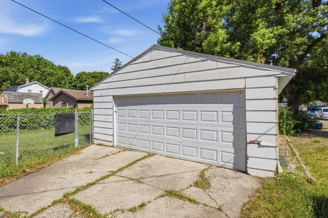 1111 8th Avenue N, Fargo, ND 58102