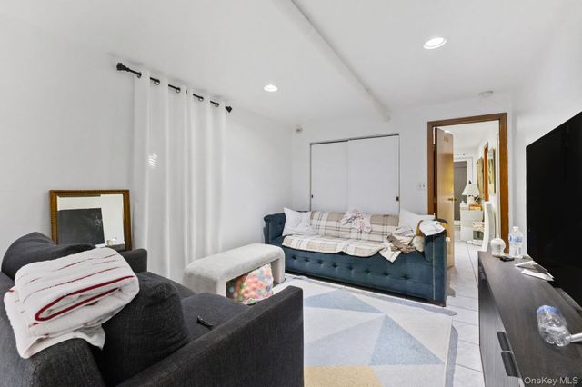 953 Rhinelander Avenue, Bronx, NY 10462