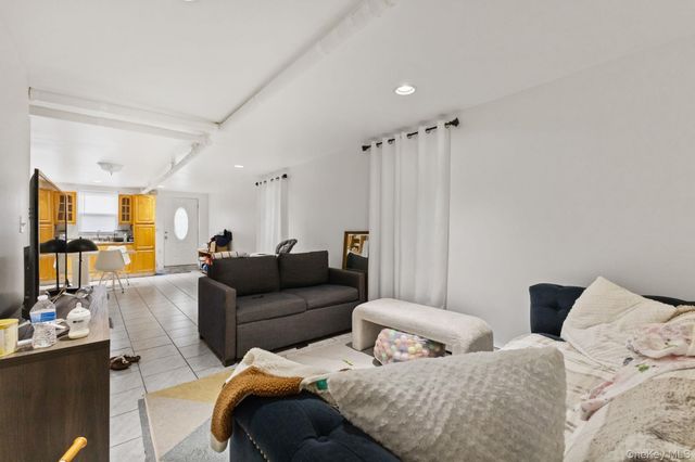 953 Rhinelander Avenue, Bronx, NY 10462