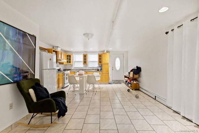 953 Rhinelander Avenue, Bronx, NY 10462