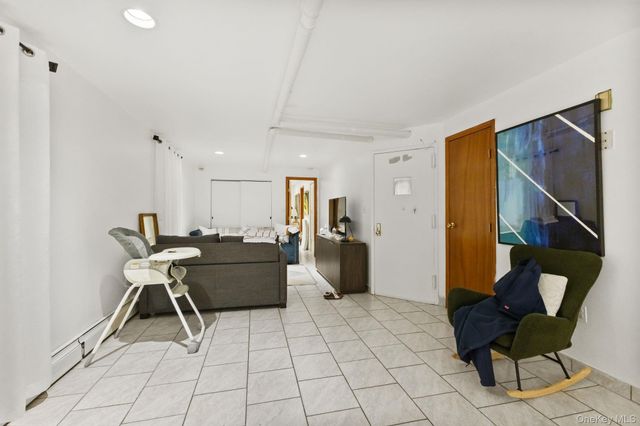 953 Rhinelander Avenue, Bronx, NY 10462