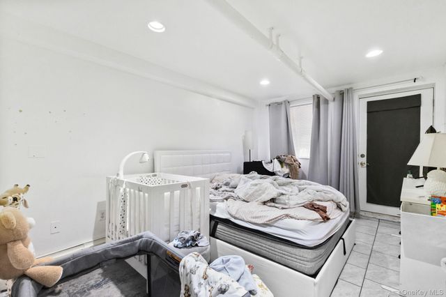 953 Rhinelander Avenue, Bronx, NY 10462