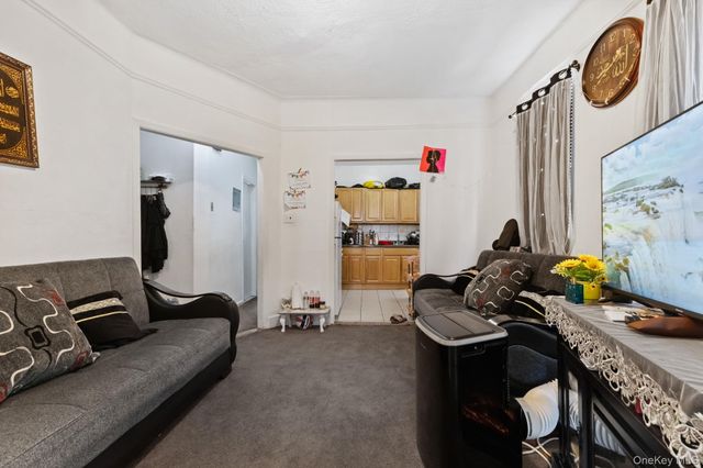 953 Rhinelander Avenue, Bronx, NY 10462