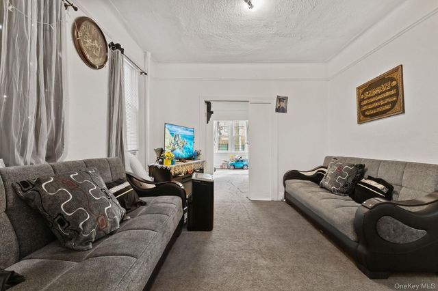 953 Rhinelander Avenue, Bronx, NY 10462