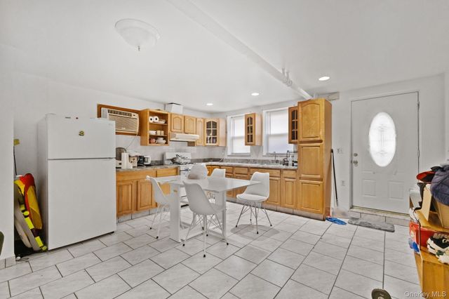 953 Rhinelander Avenue, Bronx, NY 10462