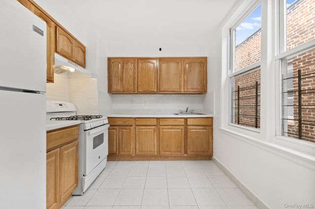 953 Rhinelander Avenue, Bronx, NY 10462