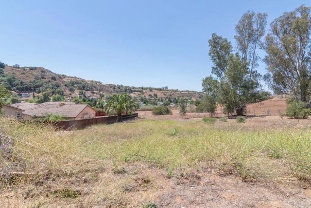 3135 E Valley Parkway, Escondido, CA 92027