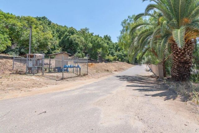 3135 E Valley Parkway, Escondido, CA 92027