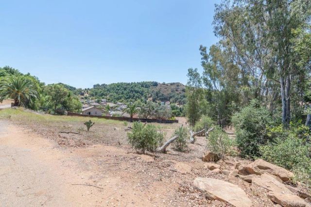 3135 E Valley Parkway, Escondido, CA 92027