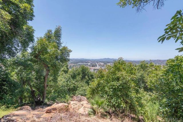 3135 E Valley Parkway, Escondido, CA 92027