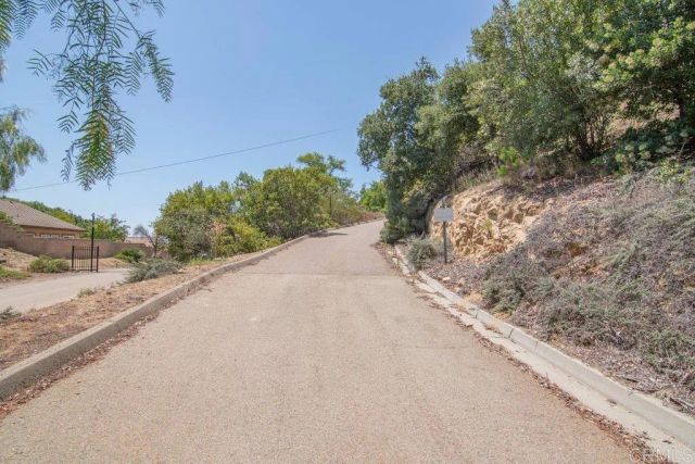 3135 E Valley Parkway, Escondido, CA 92027