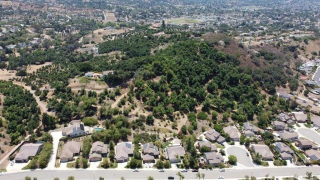 3135 E Valley Parkway, Escondido, CA 92027