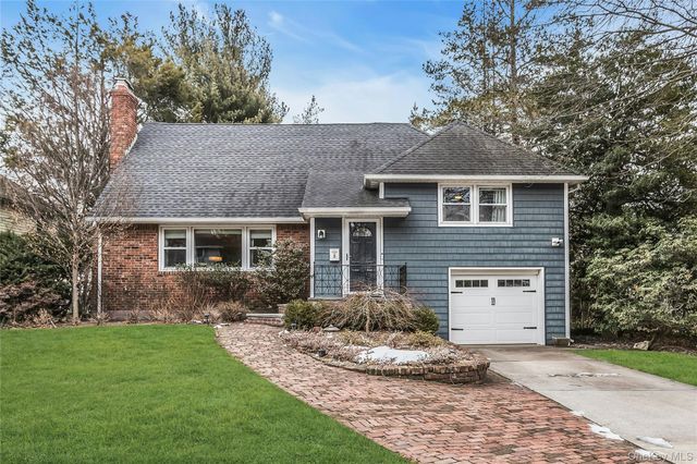 16 Cliff Way, Port Washington, NY 11050