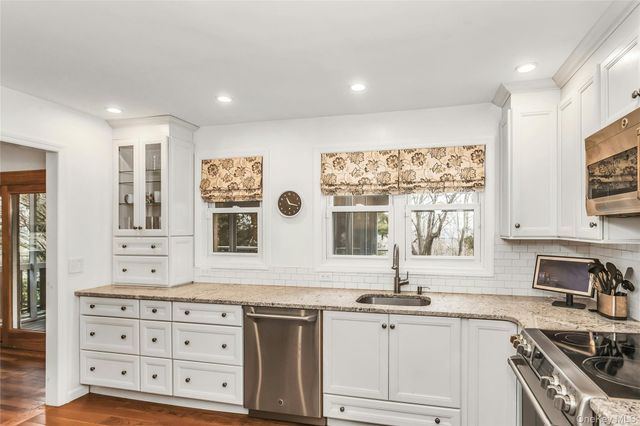 16 Cliff Way, Port Washington, NY 11050