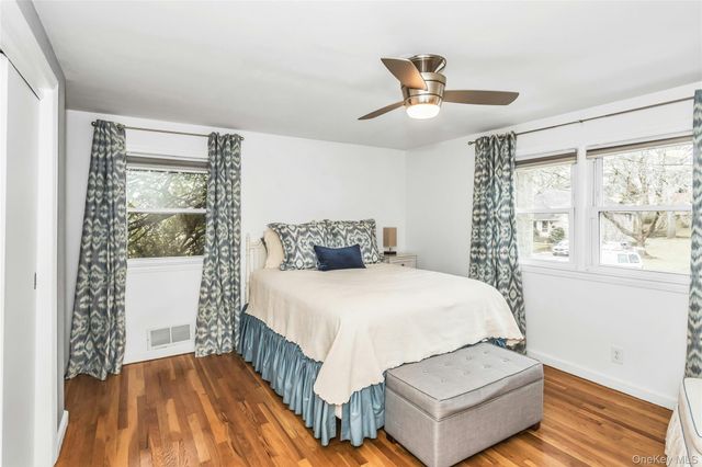 16 Cliff Way, Port Washington, NY 11050