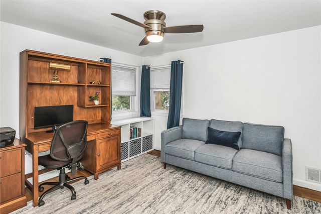 16 Cliff Way, Port Washington, NY 11050