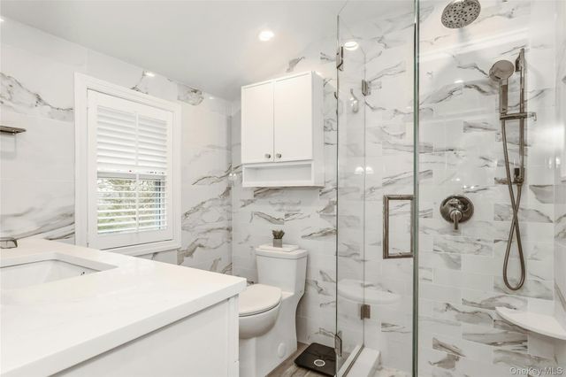 16 Cliff Way, Port Washington, NY 11050