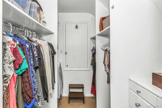 16 Cliff Way, Port Washington, NY 11050