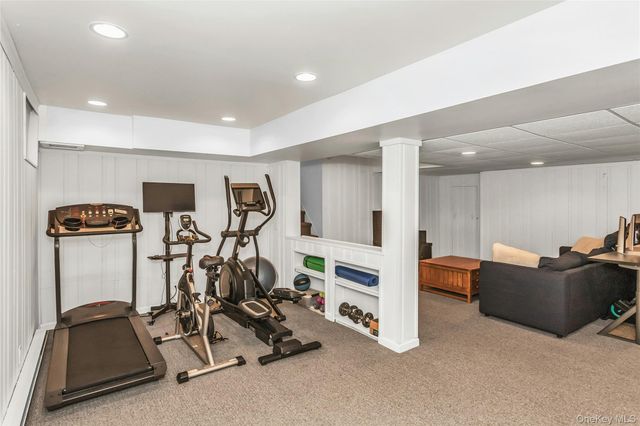 16 Cliff Way, Port Washington, NY 11050