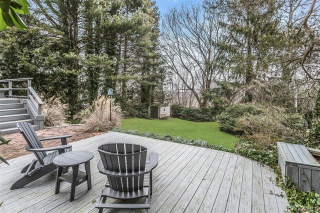 16 Cliff Way, Port Washington, NY 11050