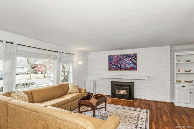 16 Cliff Way, Port Washington, NY 11050