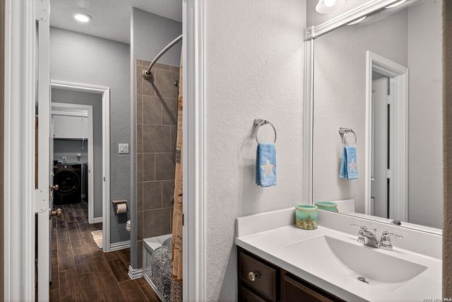 25703 Hermosa Vis, San Antonio, TX 78260