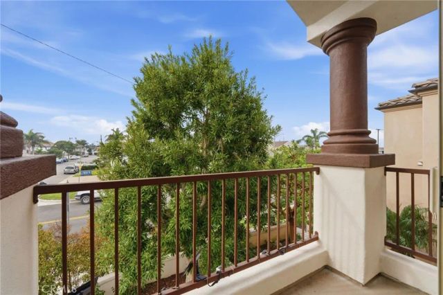 1202 Huntington Street, Huntington Beach, CA 92648