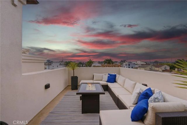 1202 Huntington Street, Huntington Beach, CA 92648