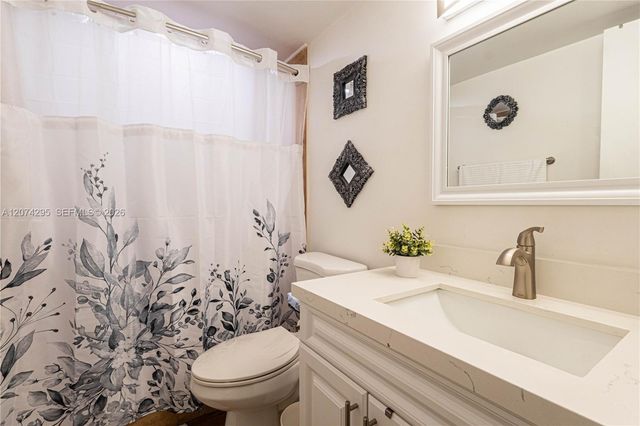 300 S Hollybrook Drive 105, Pembroke Pines, FL 33025