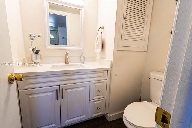 300 S Hollybrook Drive 105, Pembroke Pines, FL 33025