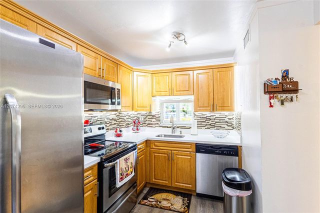 300 S Hollybrook Drive 105, Pembroke Pines, FL 33025