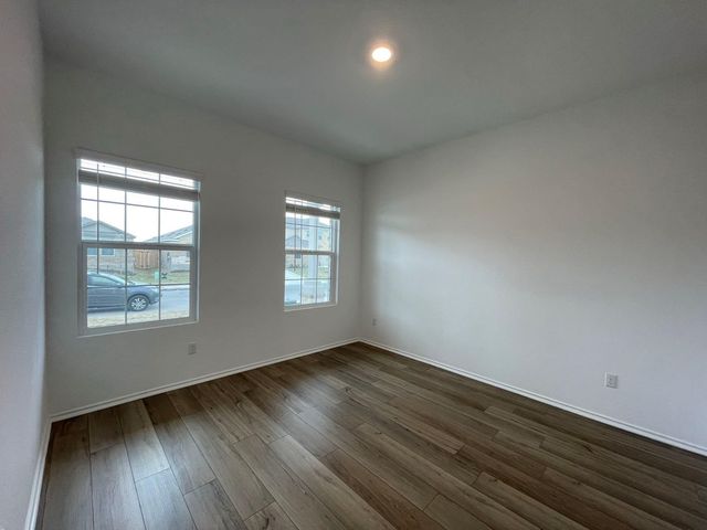 433 Sebring CIR, Hutto, TX 78634