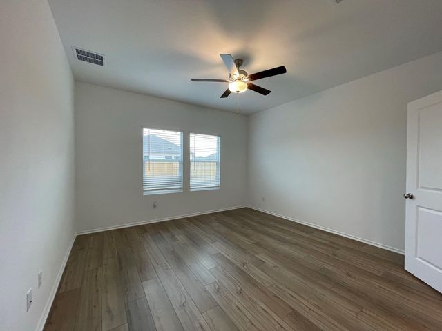 433 Sebring CIR, Hutto, TX 78634