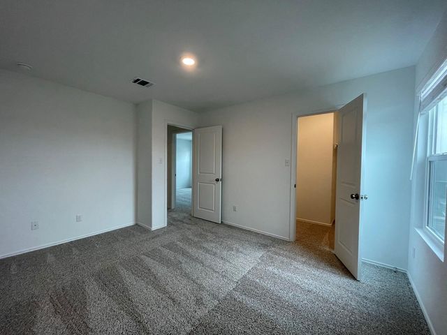 433 Sebring CIR, Hutto, TX 78634