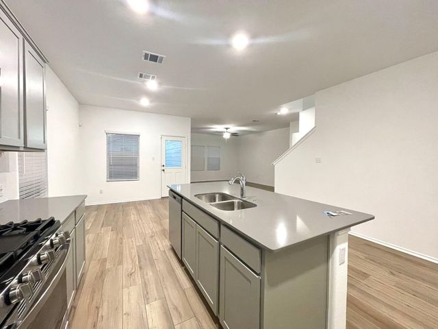 433 Sebring CIR, Hutto, TX 78634