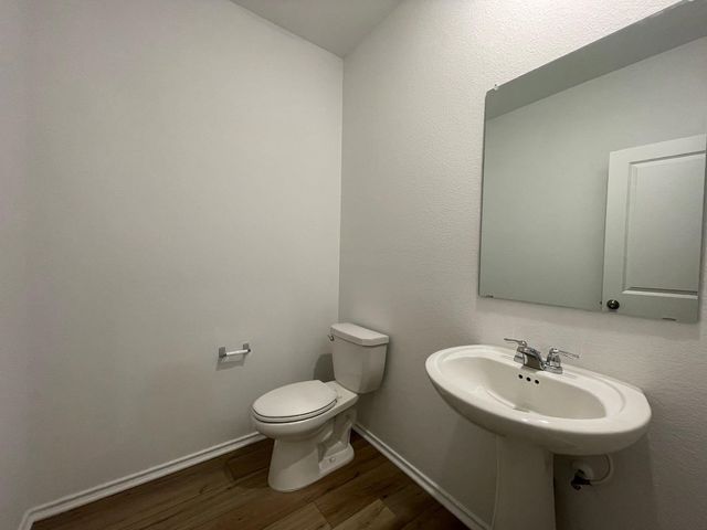 433 Sebring CIR, Hutto, TX 78634