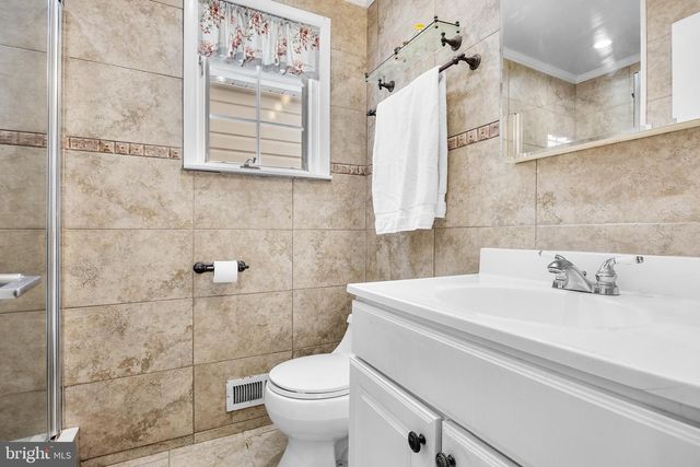 18 KAREN DR, Cherry Hill, NJ 08003