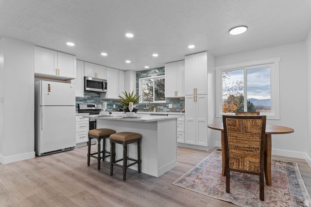 11726 S 1000 E, Sandy, UT 84094