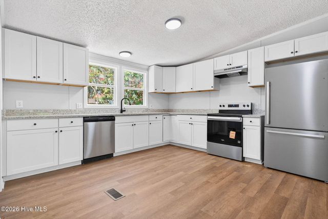 929 Lanvale Road NE, Leland, NC 28451