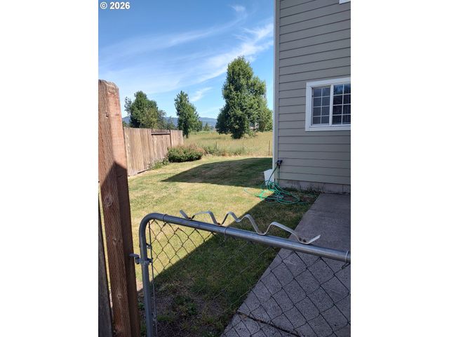 257 SMITH Loop, Springfield, OR 97478