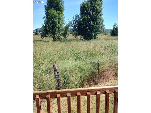 257 SMITH Loop, Springfield, OR 97478