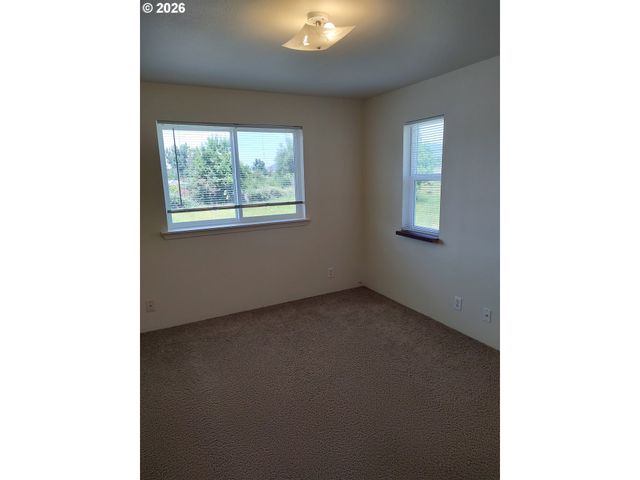 257 SMITH Loop, Springfield, OR 97478