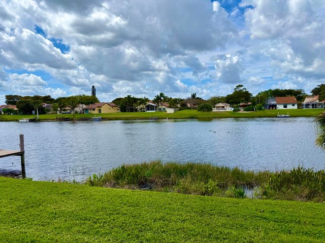 1660 NW 20th Avenue 101, Delray Beach, FL 33445