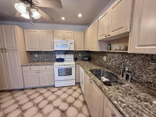 1660 NW 20th Avenue 101, Delray Beach, FL 33445