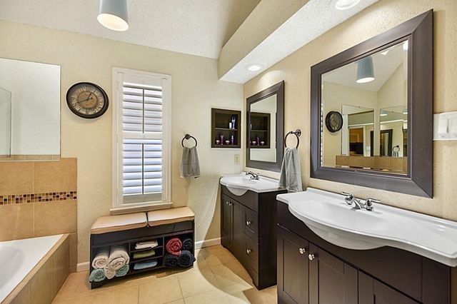 1038 Saint John Drive, Pearland, TX 77584