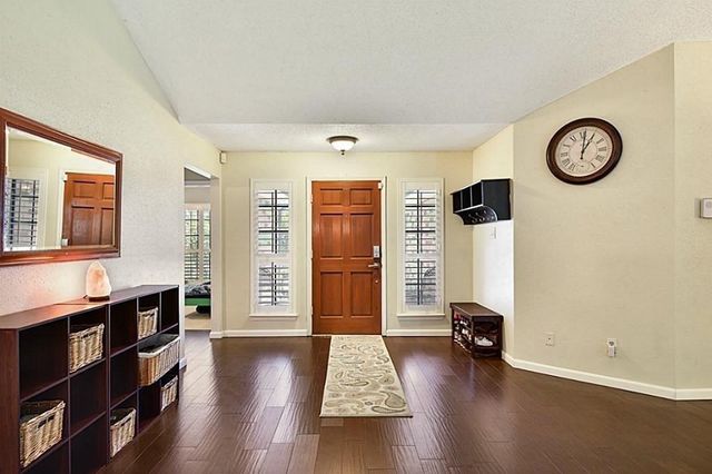 1038 Saint John Drive, Pearland, TX 77584