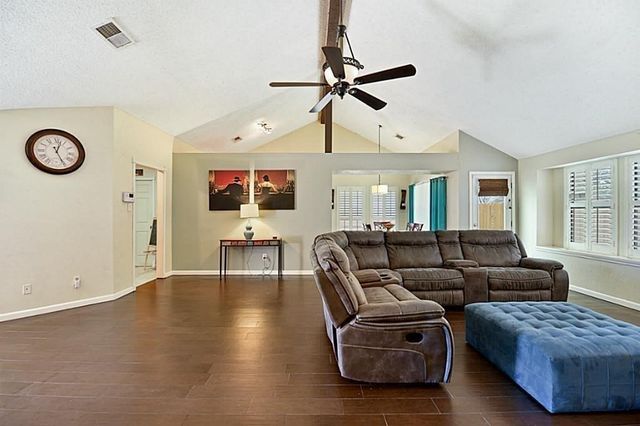 1038 Saint John Drive, Pearland, TX 77584